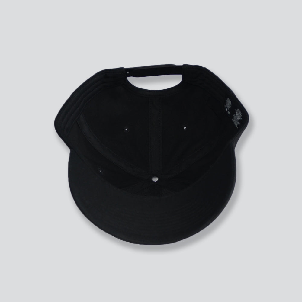 Nash curved cap in black with logo bottom