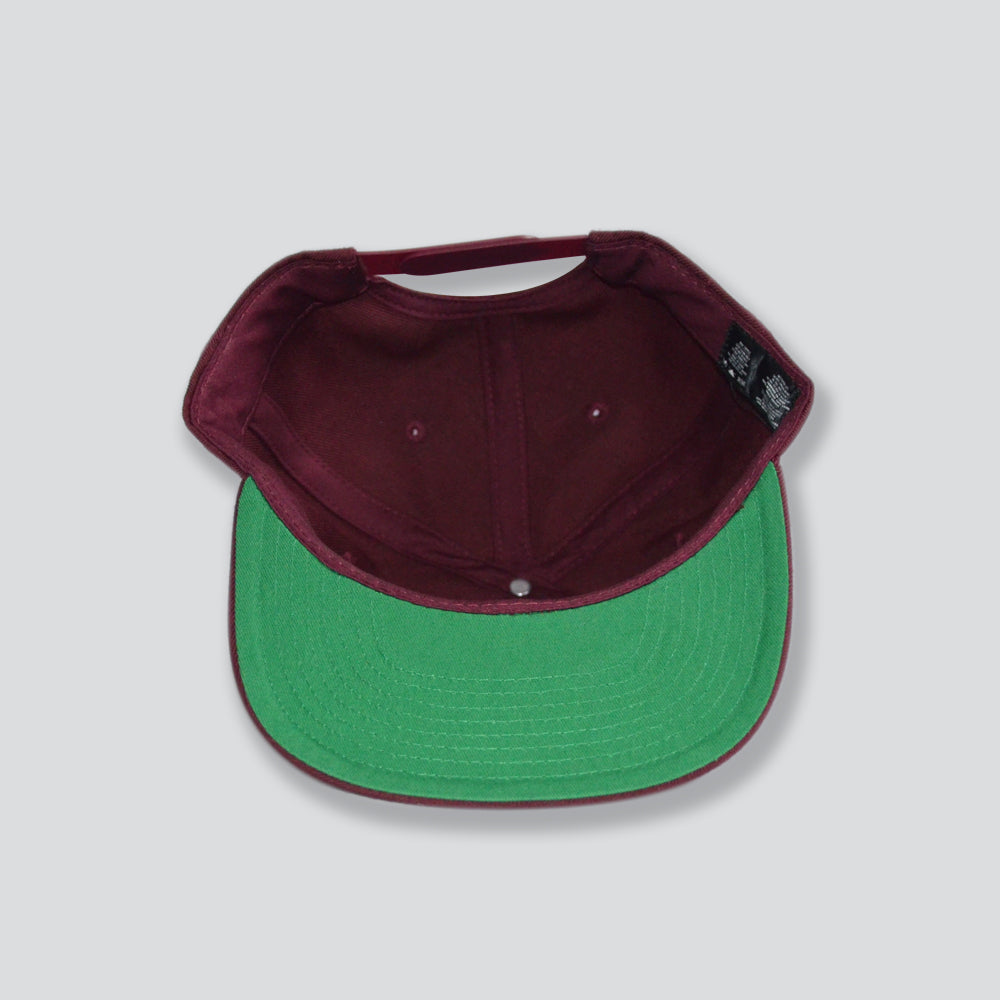 Peyton Snapback in burgundy with logo bottom